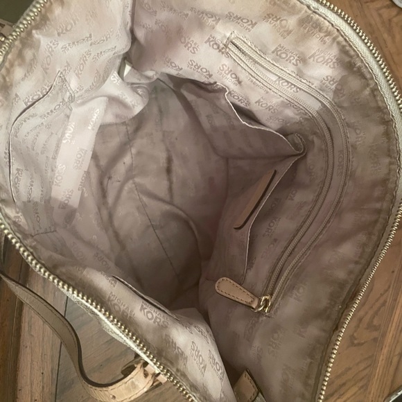 Michael Kors purse - Picture 4 of 5